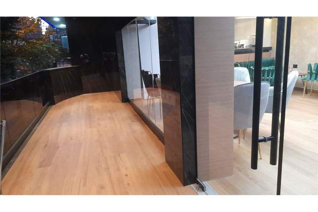 Tirane, jepet me qera ambjent biznesi Kati 0, 90 m² 900 Euro (Pazari i Ri)