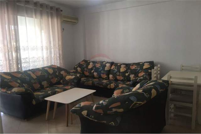 Tirane, jepet me qera apartament 2+1+BLK Kati 5, 92 m² 350 Euro (Foto Xhavella)