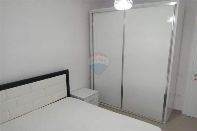 Tirane, jepet me qera apartament 1+1 Kati 7, 69 m² 400 Euro (Rruga e dibres)