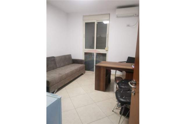 Tirane, jepet me qera apartament 1+1 Kati 4, 400 Euro (Rruga Kavajes)