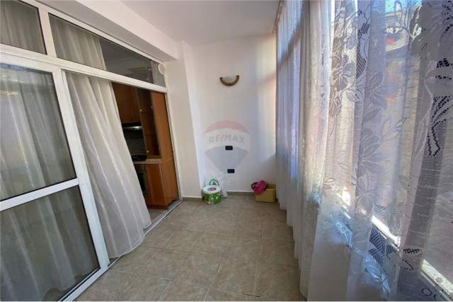 Tirane, jepet me qera apartament 1+1+BLK Kati 2, 55 m² 450  (9-Kateshet)