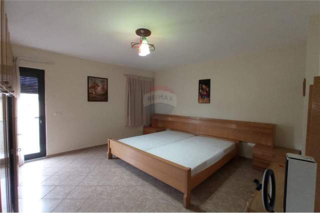 Tirane, jepet me qera apartament 1+1+BLK 80 m² 450 Euro (Sheshi Skenderbej)