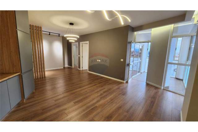 Tirane, shitet apartament 2+1+BLK Kati 4, 95 m² 196.000 Euro (Rruga Barrikadave)