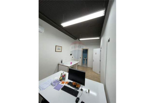 Tirane, shitet zyre Kati 2, 72 m² 143.000 Euro (Petro Nini Luarasi)