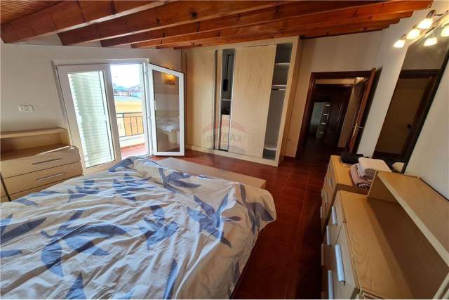 Tirane, jepet me qera apartament duplex 4+1+BLK Kati 4, 196 m² 1.500 Euro (Komuna Parisit)
