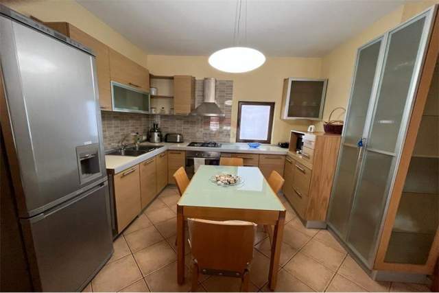 Tirane, jepet me qera apartament 2+1+BLK Kati 2, 80 m² 450 Euro (Myslym Shyri)