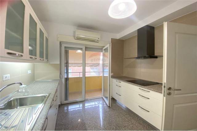 Tirane, jepet me qera apartament 3+1 Kati 2, 130 m² 1.400 Euro (Tegu)
