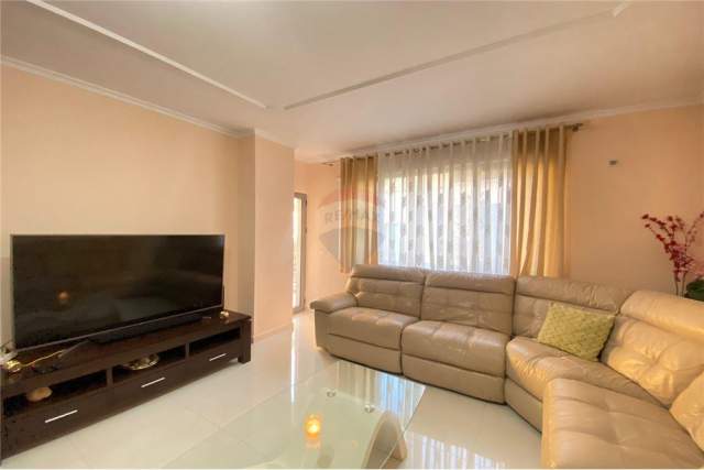 Tirane, jepet me qera apartament 3+1 Kati 1, 108 m² 550 Euro (Don Bosko)
