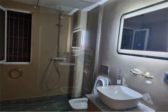 Tirane, shitet apartament 2+1 Kati 2, 71 m² 142.000 Euro (Shallvaret)