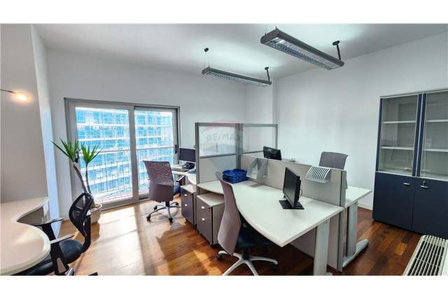 Tirane, jepet me qera zyre Kati 13, 100 m² 1.400 Euro (Bulevardi Bajram Curri)