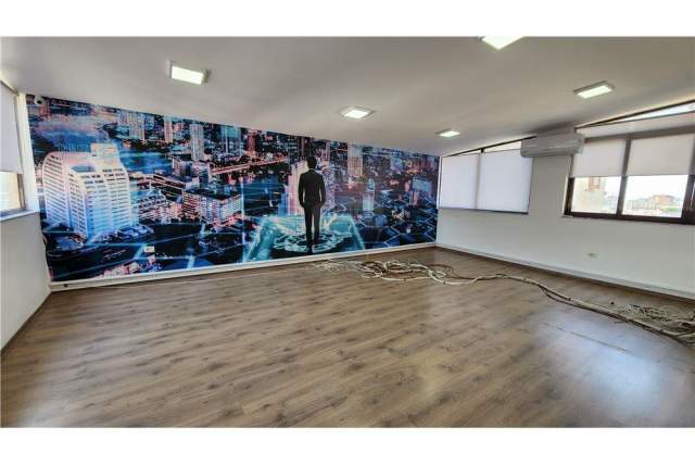 Tirane, jepet me qera zyre Kati 8, 340 m² 3.200 Euro (bllok)