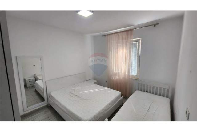 Tirane, jepet me qera apartament 1+1+BLK Kati 3, 50 m² 450 Euro (Rruga Barrikadave)
