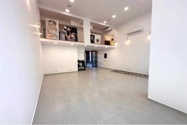 Tirane, jepet me qera ambjent biznesi Kati 0, 70 m² 2.500 Euro (Myslym Shyri)