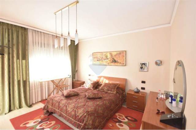 Tirane, jepet me qera apartament 2+1+BLK Kati 8, 125 m² 850 Euro (Dervish Hima)