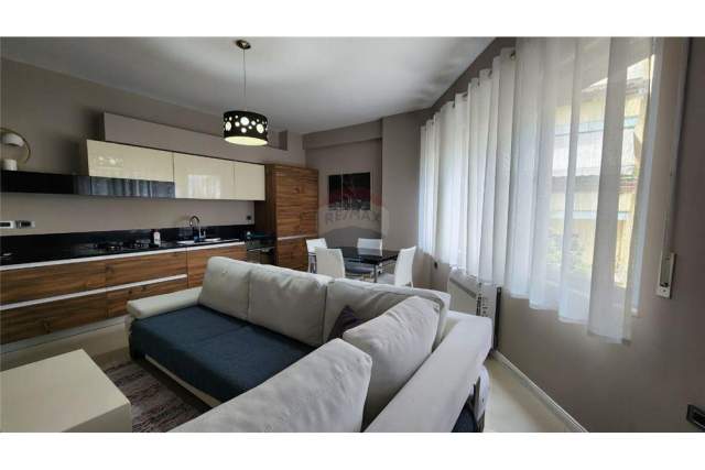 Tirane, jepet me qera apartament 2+1 Kati 2, 100 m² 500 Euro (kopshti botanik)