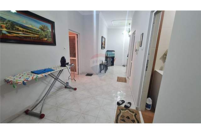 Tirane, jepet me qera apartament 2+1+BLK Kati 8, 87 m² 550 Euro (Isuf Elezi)