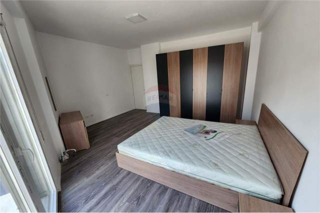 Tirane, jepet me qera apartament 2+1+BLK Kati 5, 110 m² 650 Euro (Rruga Dibres)
