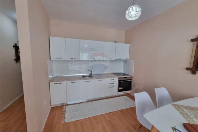 Tirane, jepet me qera apartament 2+1+BLK Kati 1, 110 m² 520 Euro (Kongresi Manastirit, Kompleksi ASL)