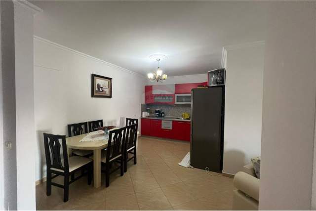 Tirane, jepet me qera apartament 1+1+BLK Kati 3, 80 m² 450 Euro (Liqeni i Thate)