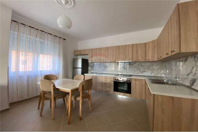 Tirane, jepet me qera apartament 2+1+BLK Kati 2, 100 m² 450 Euro (Rruga Dibres)