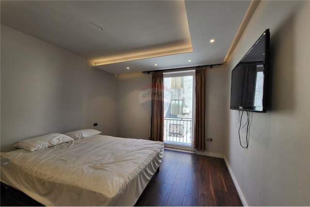 Tirane, jepet me qera apartament duplex 4+1+A+BLK Kati 3, 127 m² 800 Euro