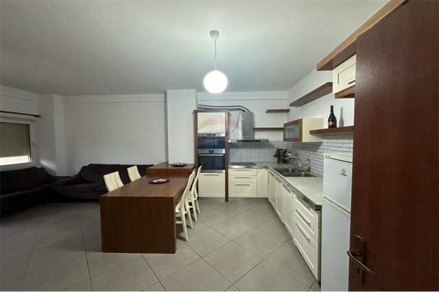 Tirane, jepet me qera apartament 2+1 Kati 2, 115 m² 550 Euro (Kopshti Zologjik)