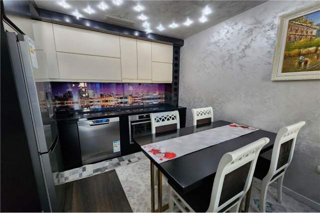 Tirane, ofert apartament 2+1 Kati 3, 85 m² 900 Euro (Kopeshti Botanik)