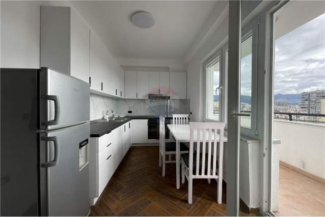 Tirane, jepet me qera apartament 2+1+BLK Kati 7, 116 m² 700 Euro (Rruga Haxhi Hysen Dalliu - Stacioni i Trenit)