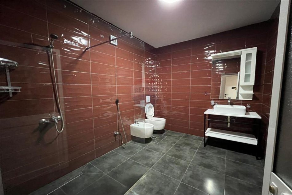 Tirane, jepet me qera apartament 2+1 Kati 3, 82 m² 450 € (rruga e dibres)
