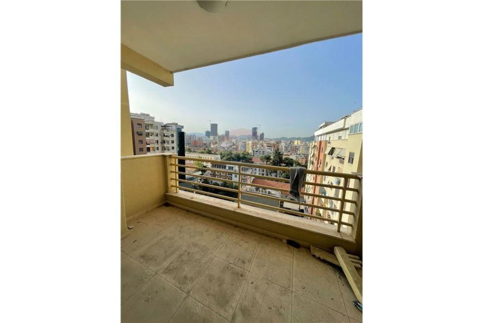 Tirane, jepet me qera apartament 1+1 Kati 10, 65 m² 400 € (jordan misja)