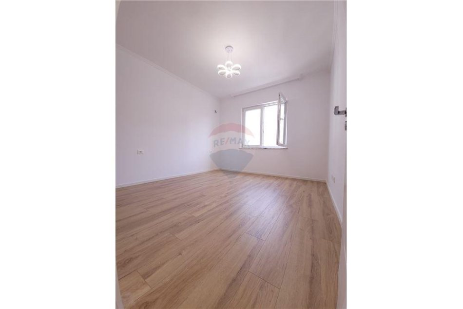Tirane, shitet apartament 2+1 Kati 6, 94 m² 210.000 € (Rruga E Durresit)