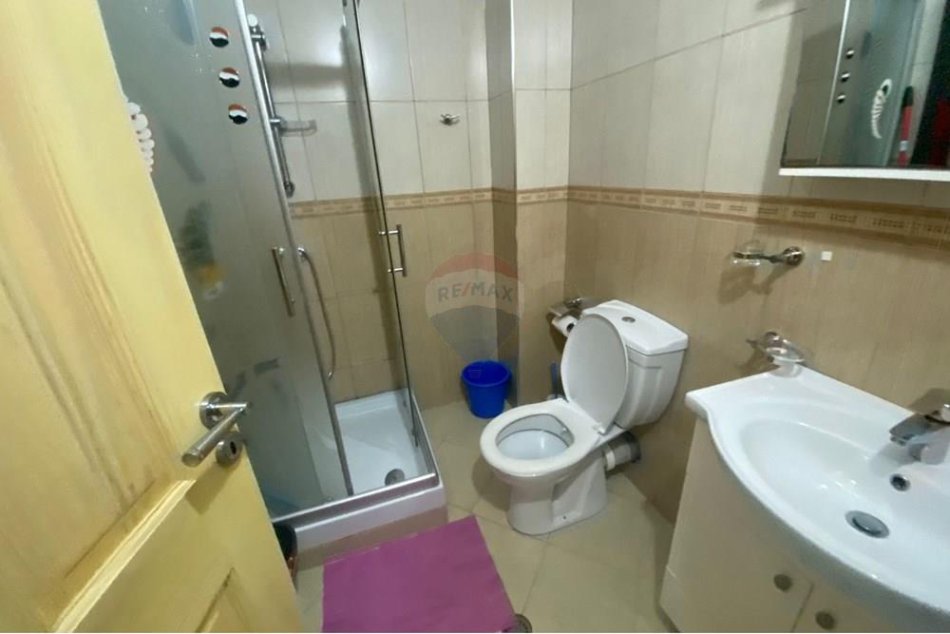 Tirane, jepet me qera apartament 2+1 , 800 € (Kopshti Botanik)