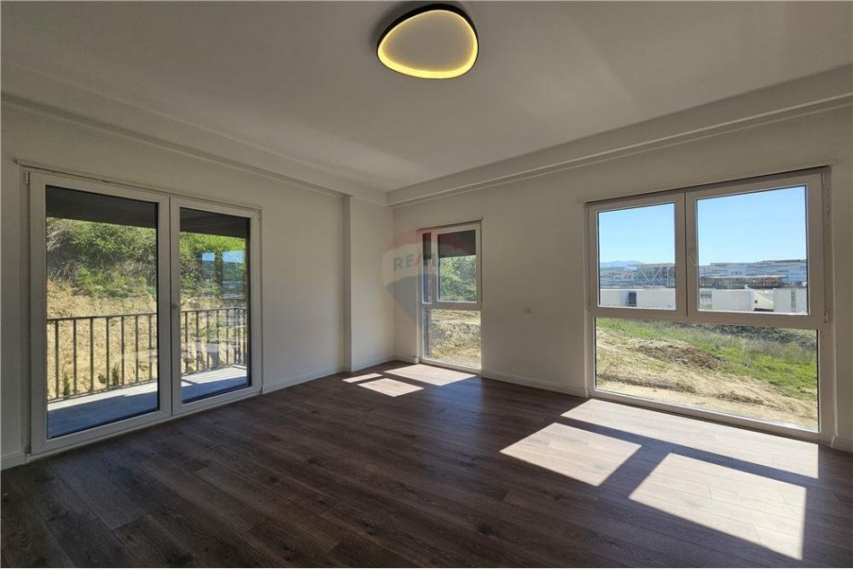 Tirane, shes apartament+verande | Penthouse 4+1+Aneks+Ballkon Kati 3, 226 m² 450.000 € (Rose Garden Residence TEG)