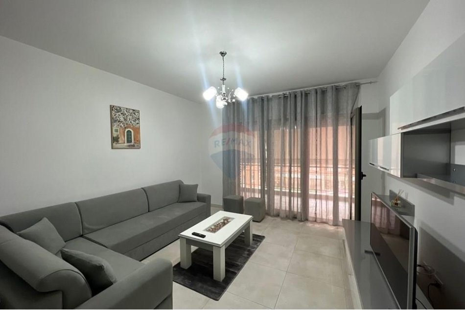 Tirane, jepet me qera 1+1+Ballkon Kati 3, 75 m² 650 €