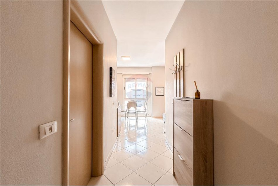 Tirane, jepet me qera apartament 1+1 Kati 8, 67 m² 600 € (Kompleksi Delijorgji)