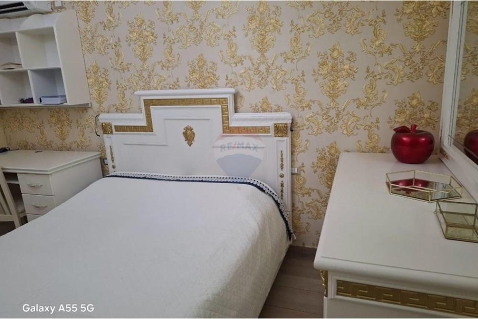 Tirane, jepet me qera 2+1 Kati 4, 75 m² 600 € (Shkolla e Bashkuar)