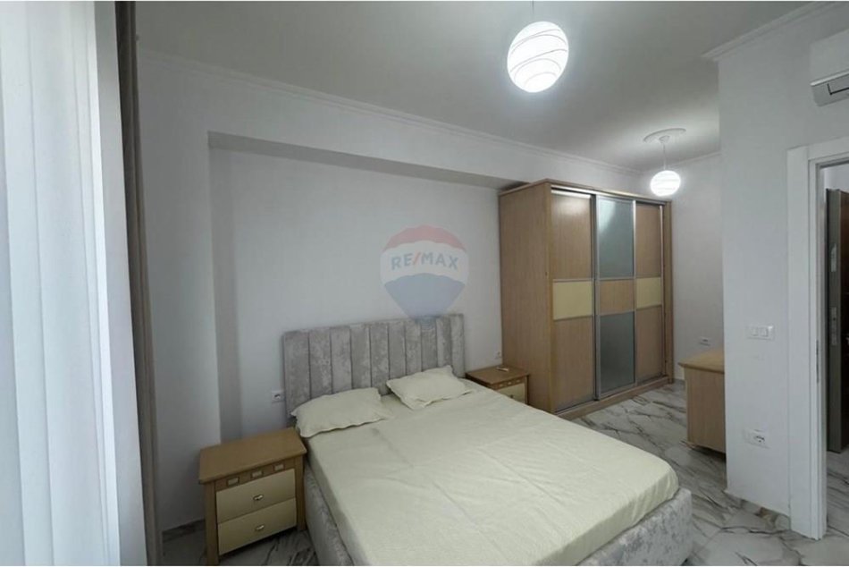 Tirane, jepet me qera apartament 2+1+Ballkon Kati 6, 100 m² 700 € (Fusha e Aviacionit)