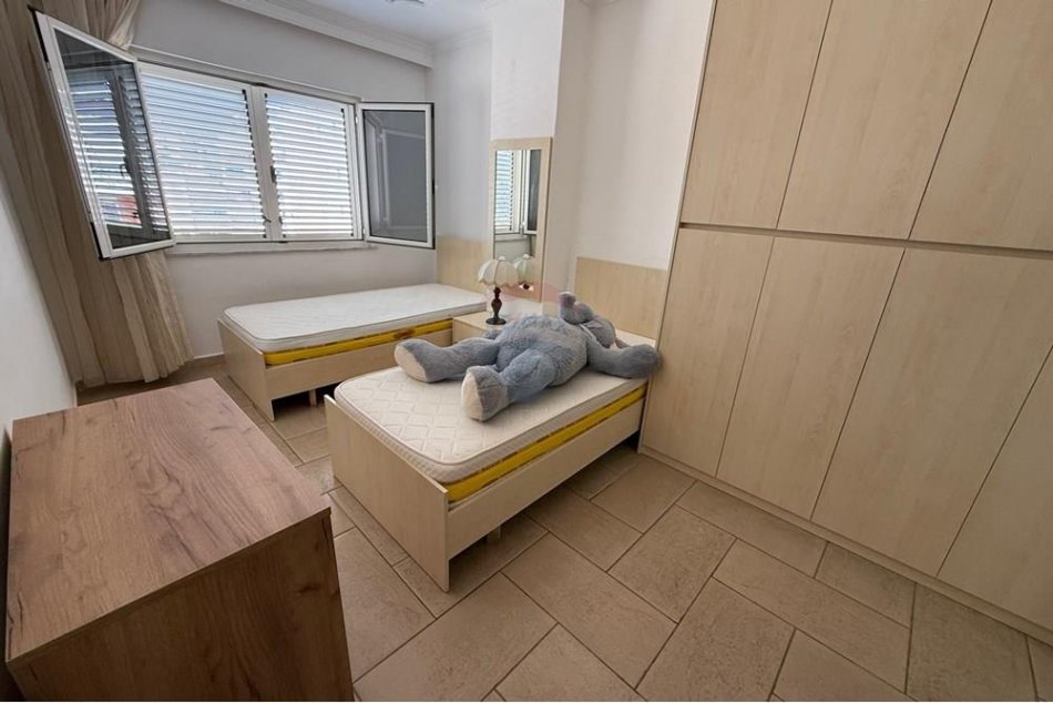 Tirane, jepet me qera apartament 2+1 Kati 3, 