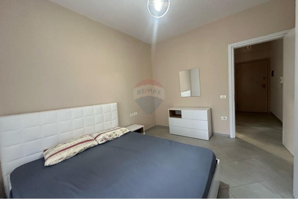 Tirane, jepet me qera apartament 1+1+Ballkon Kati 3, 450 € 