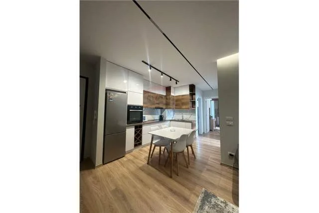 Shqiperi, jepet me qera apartament 2+1 Kati 7, 100 m² 550 Euro