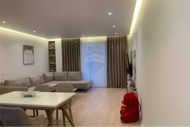 Tirane, jepet me qera apartament 2+1+BLK Kati 2, 105 m² 700 Euro