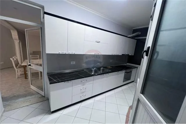 Tirane, ofert apartament 1+1 Kati 2, 80 m² 420 Euro