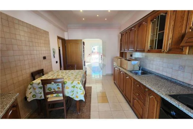 Tirane, jepet me qera apartament 2+1+BLK Kati 6, 134 m² 1.200 Euro (Rruga Ismail Qemali - Bllok)