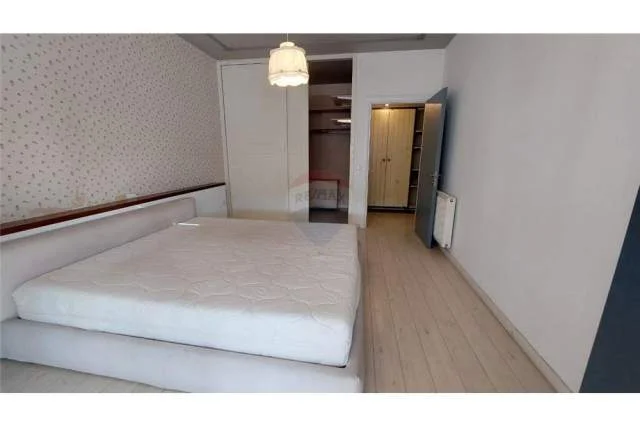 Tirane, jepet me qera apartament 2+1+BLK 120 m² 700 Euro