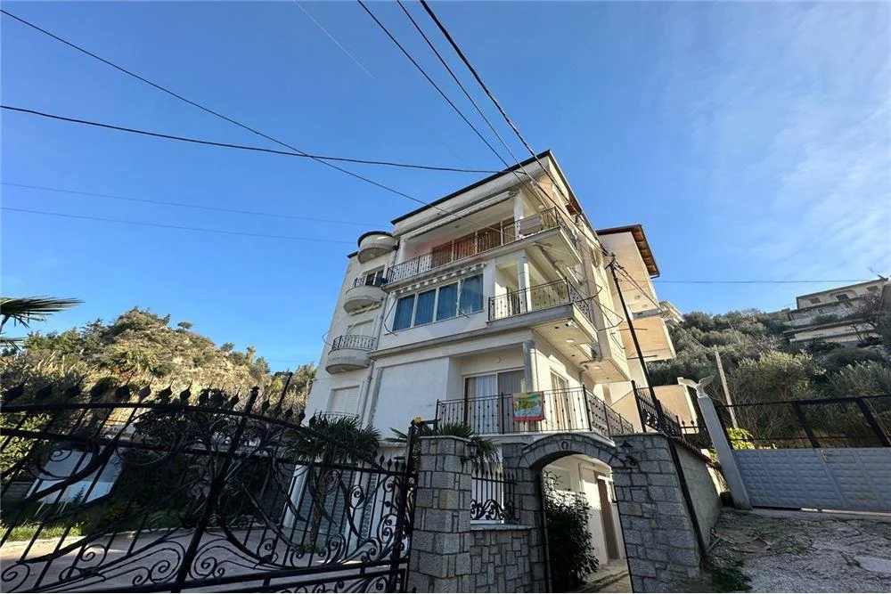 Shitet apartament 2+1 Vlore