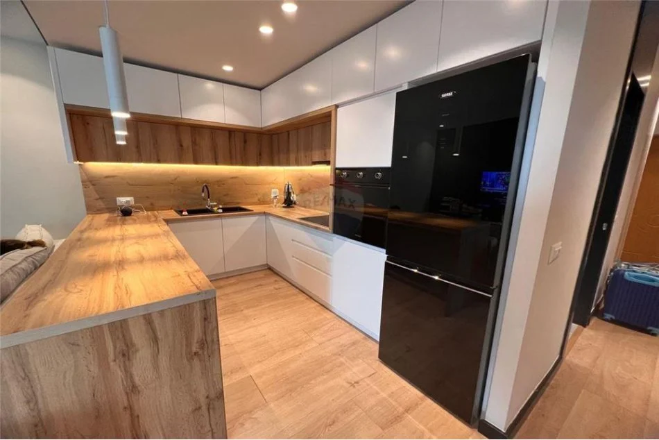 Apartament - Me Qira - 21 Dhjetori, Shqipëri
Apartament 2+1 per qira tek Rr.Muhamet Gjollesha