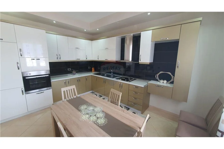 Jepet me qira apartament 2+1+2 tek Sauku te Vjeter