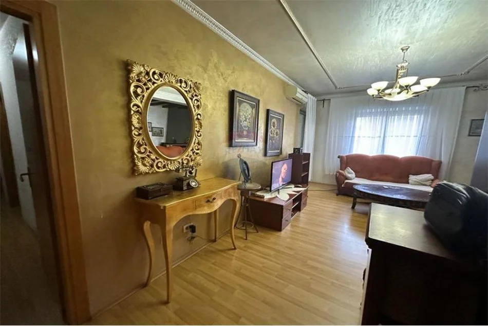 Tirane, Liste me oferta 3+1+Ballkon, Kati 2, 140 m² (Zogu i Zi , perball Ring)