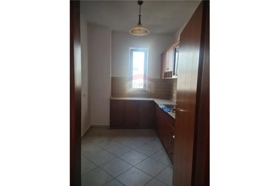 Shqiperi, jepet me qera 2+1+Ballkon , 100 m² 550 € (Bulevardi Zogu i I)