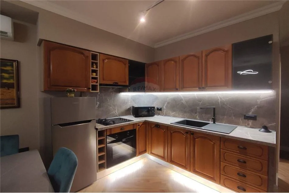 Tirane, jepet me qera apartament 1+1 Kati 6, 63 m² 570 € (Rruga e Elbasanit)